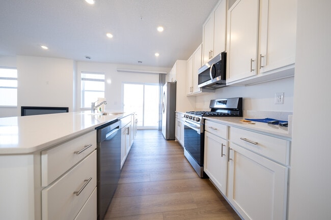 Building Photo - 2255 Tyrone Dr