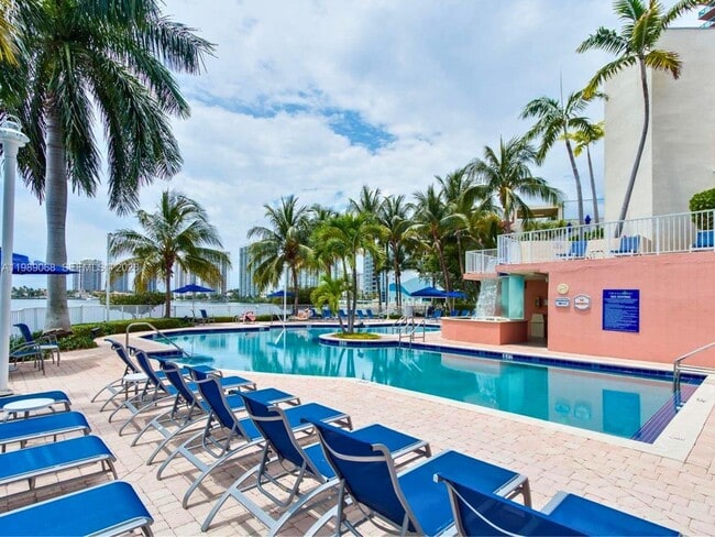 Building Photo - 3370 Hidden Bay Dr