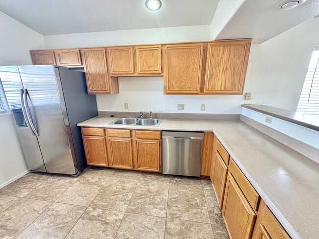 Building Photo - 3 Bedroom/2 Bath Single Level Home! NO HOA