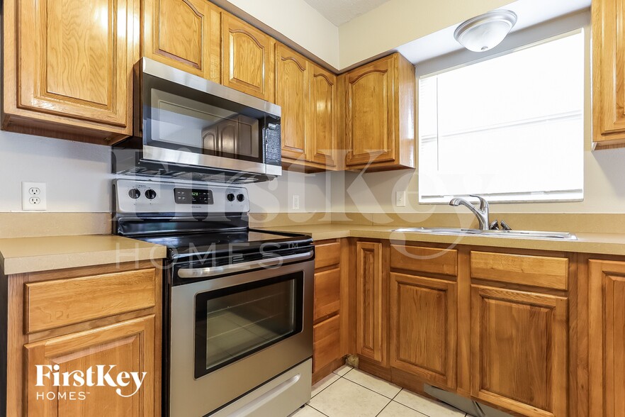 Building Photo - 802 Briarcliff Dr