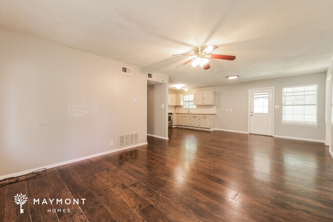 Building Photo - 3 Bedroom Dallas Home