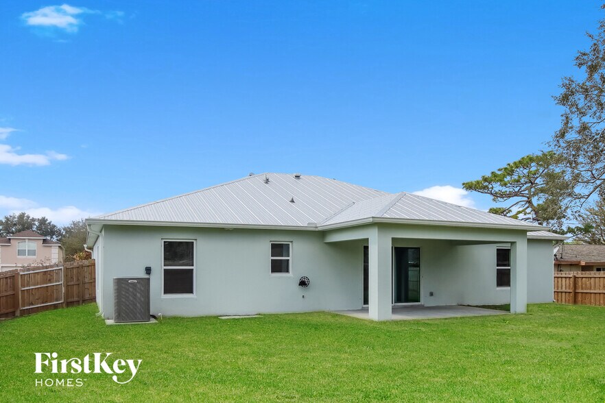 Building Photo - 249 Bordeaux Ave NE