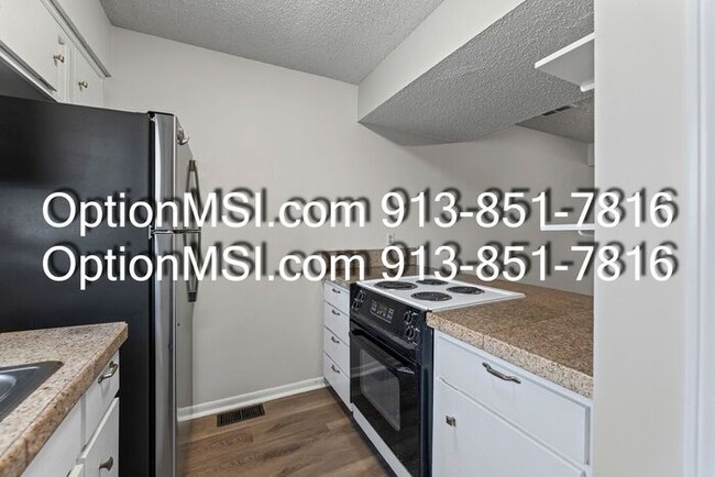 Building Photo - Minutes from KU MED~