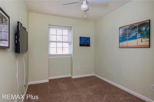 Building Photo - 3 br, 1.5 bath House - 249 Holly Dr.