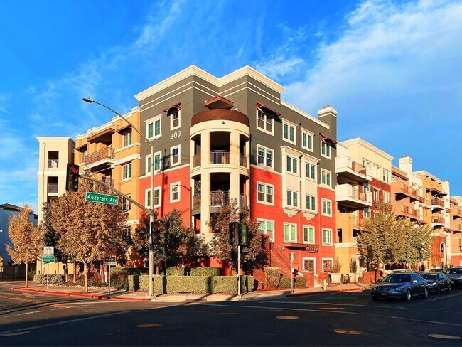 Building Photo - 809 Auzerais Ave