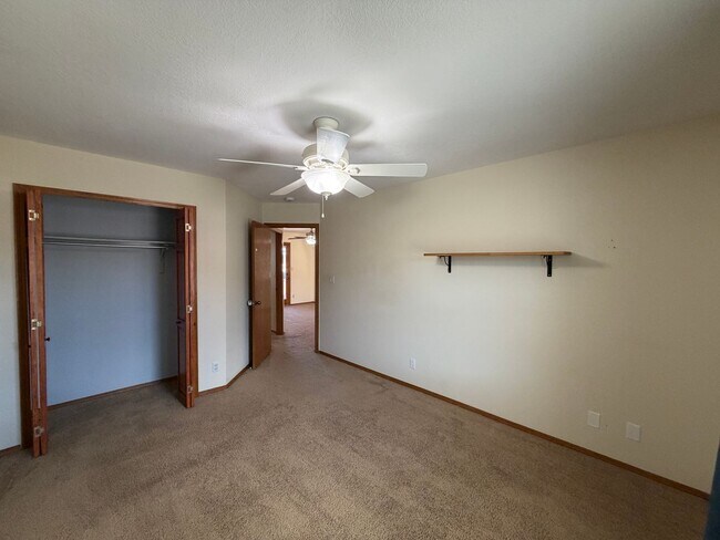 Building Photo - 9600 Allande Rd NE