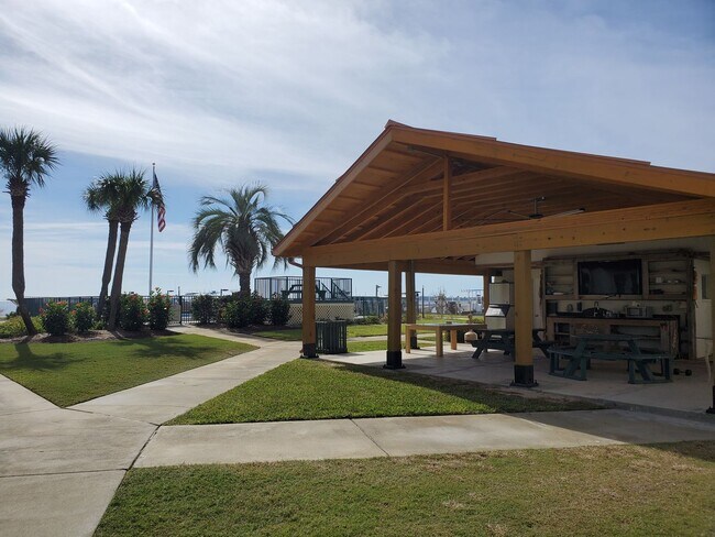 Building Photo - 2100 W Beach Drive