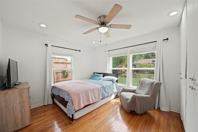 Building Photo - 4019 Blue Bonnet Blvd