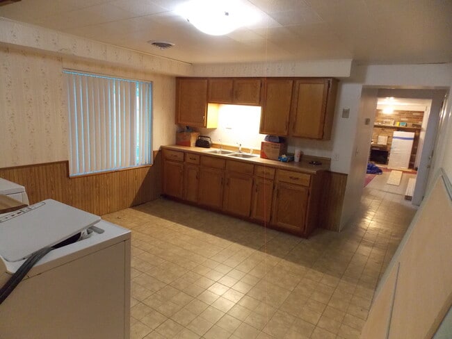 Building Photo - 8795 Main St