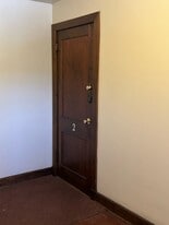 Building Photo - 838 W 4th St