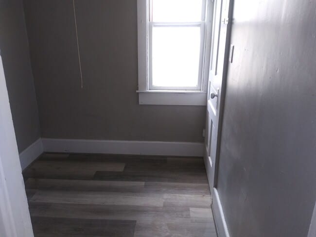 Building Photo - 5 bedroom single family home