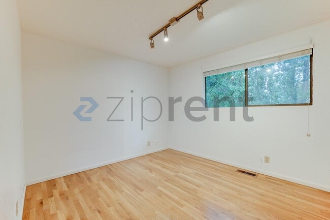 Building Photo - 1614 NE 199th Ct