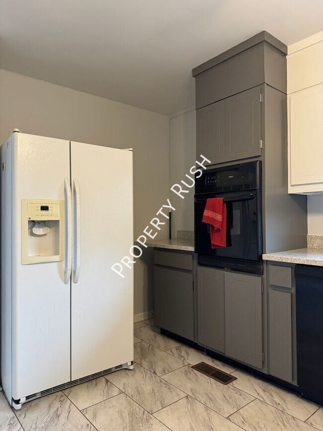 Building Photo - 2307 Arroyo Dr