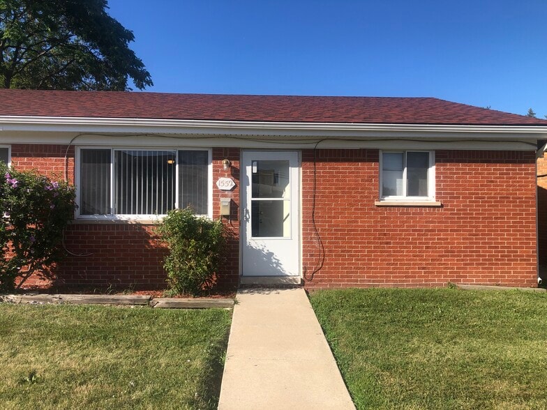 Building Photo - 1552 Hanover St