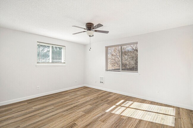 Building Photo - Spacious 3-Bedroom Upper Unit with Garage & Private Yard