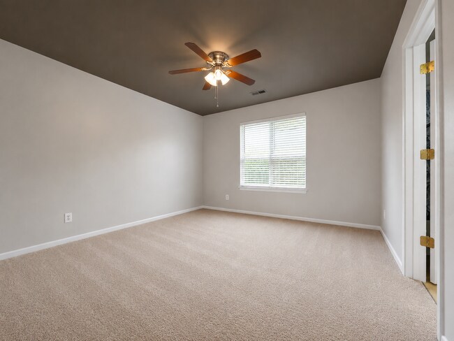 Building Photo - 324 Palomino Ln