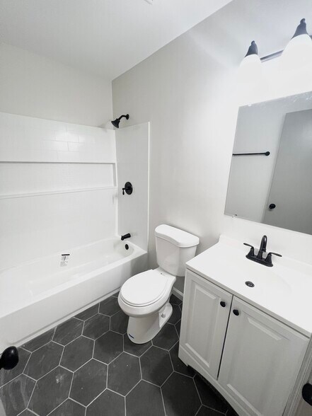 Full Bathroom - 266 Fleming Rd