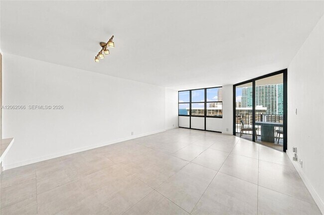 Building Photo - 1901 Brickell Ave