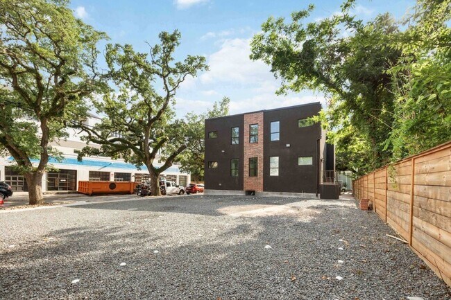 Building Photo - 214 Welch St
