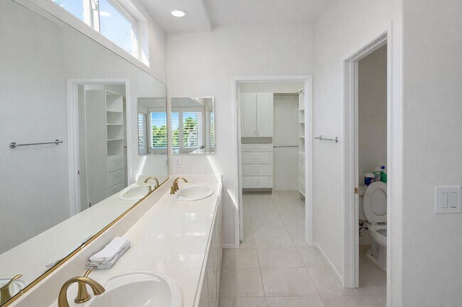 Building Photo - 78715 Naples Dr