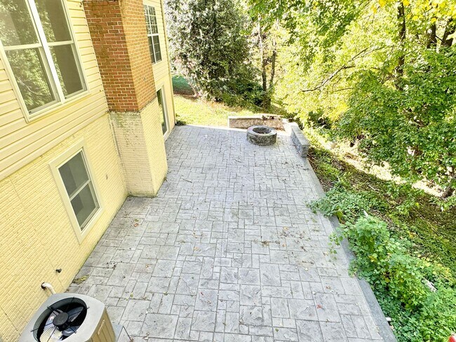 Building Photo - GORGEOUS COLONIAL IN WOODBRIDGE!