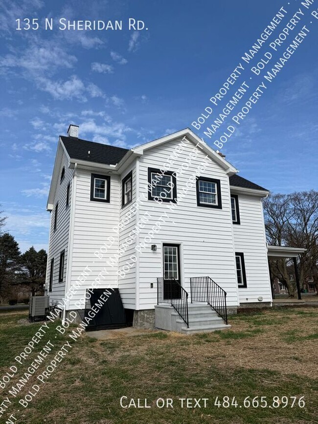 Building Photo - 135 N Sheridan Rd