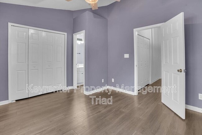 Building Photo - 16 Raelans Cir