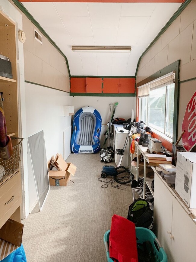 Building Photo - PRELEASING:  A 7+ bedroom/ 2 bath home in York Neighborhood!