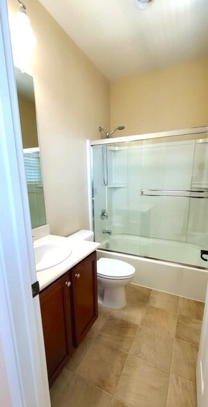 3rd Floor, Bath attached to Bedroom-2 - 5962 Lugano Via