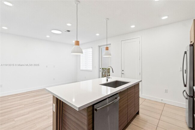 Building Photo - 10441 NW 66th St