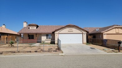 Building Photo - 4 bedroom / 2 bathroom / Open Floor Plan House/ New Vinyl Flooring throughout the house