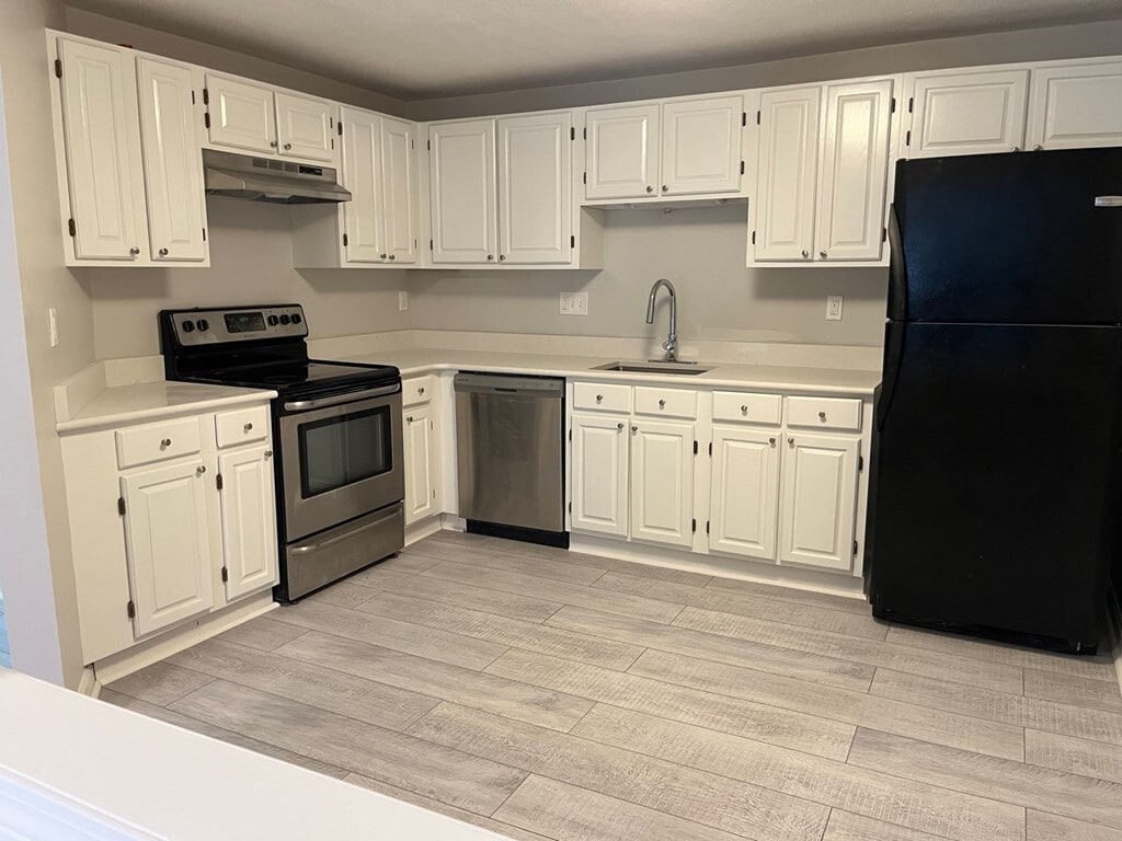 Building Photo - 8 Ledgewood Way