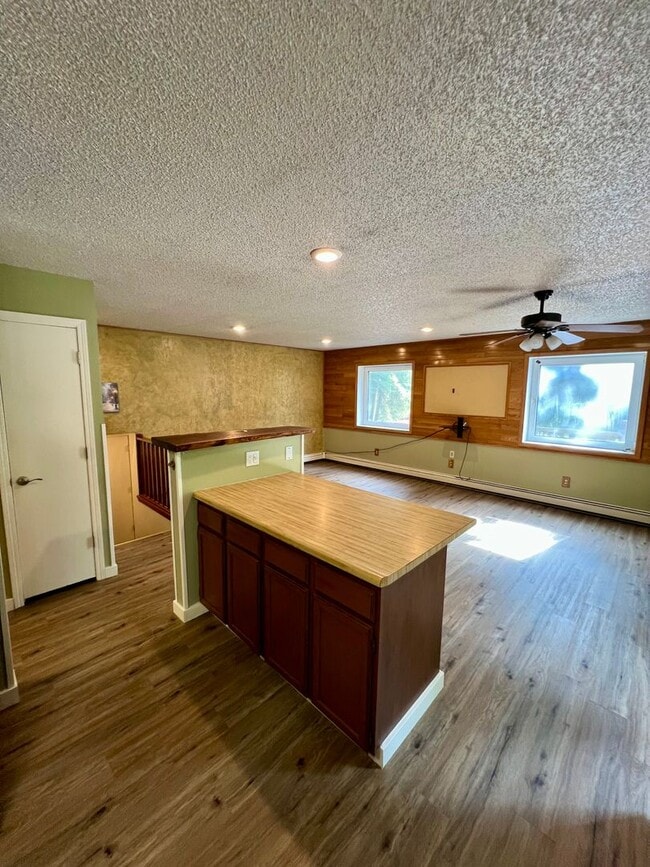 Building Photo - Home for rent in North Pole / 1-Car Garage...