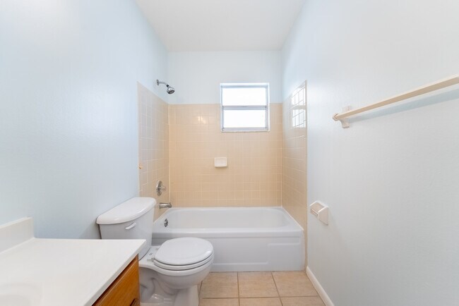 Building Photo - 1021 Apollo Beach Blvd