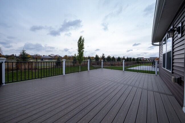 Building Photo - 15141 Emory Cir