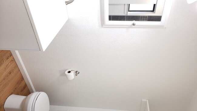 Building Photo - 2 bedroom 2 bath with a garage