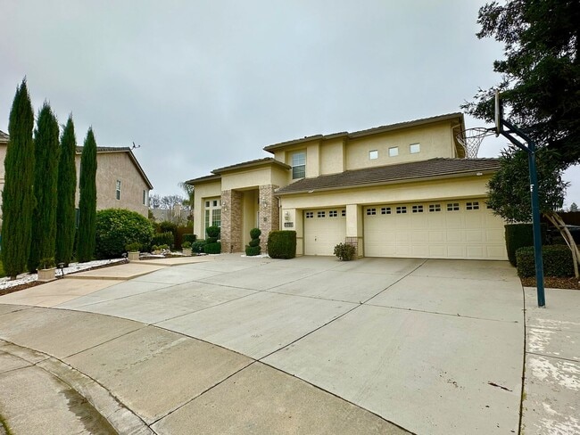 Building Photo - 5701 W Country Ave