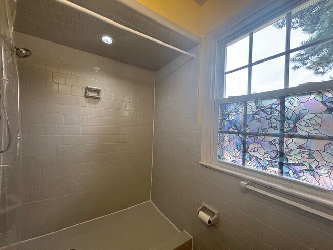 Building Photo - 4bd/2.5ba Home in Hampton