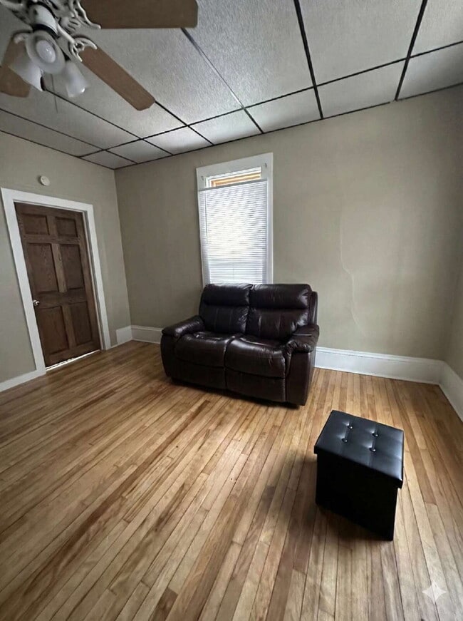 Building Photo - 3 Bedroom, 1 Bathroom Home with Off Street Parking & Central Air