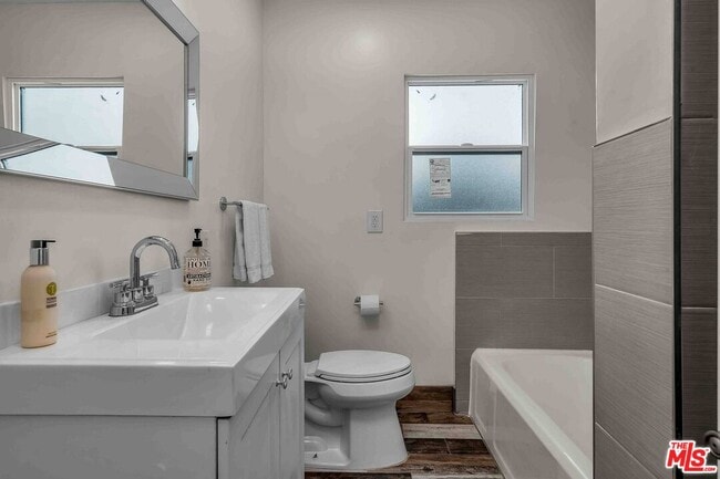 Building Photo - 11575 Riverside Dr