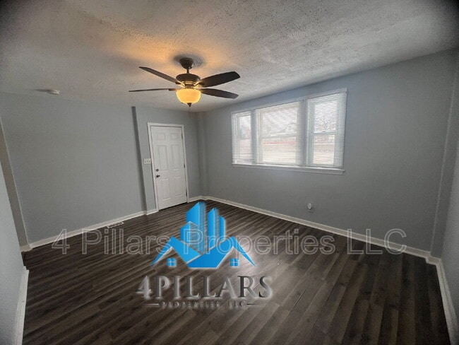 Building Photo - 1311 E Columbus Dr