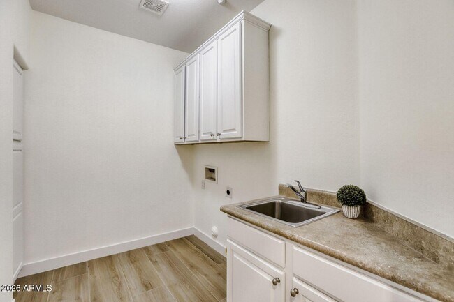 Building Photo - 16844 N 98th Pl