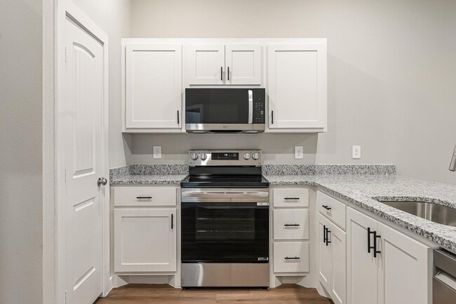 Building Photo - Comfort Meets Modern Design