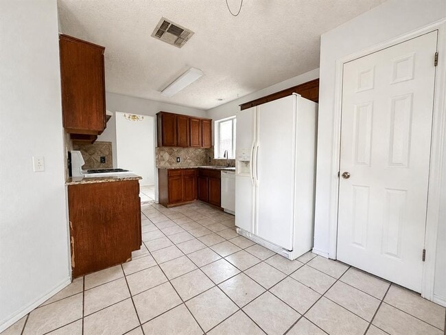 Building Photo - 1903 Balsam Way