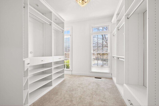 Building Photo - 6 Portrush Ct