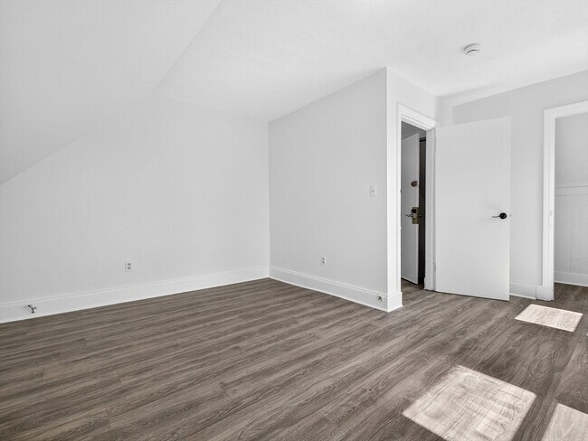 Building Photo - 469 Medford St