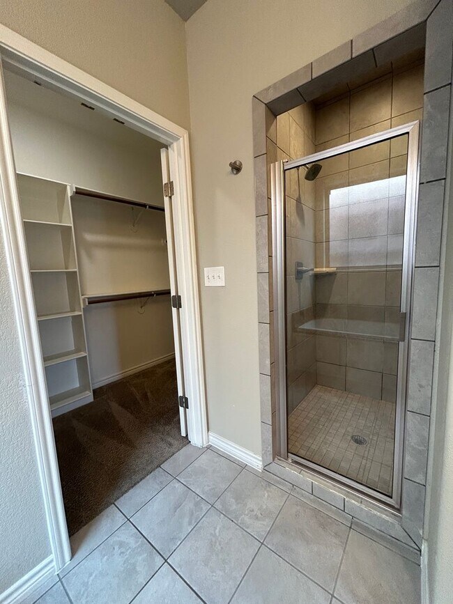 Building Photo - Beautiful on Boise Drive!