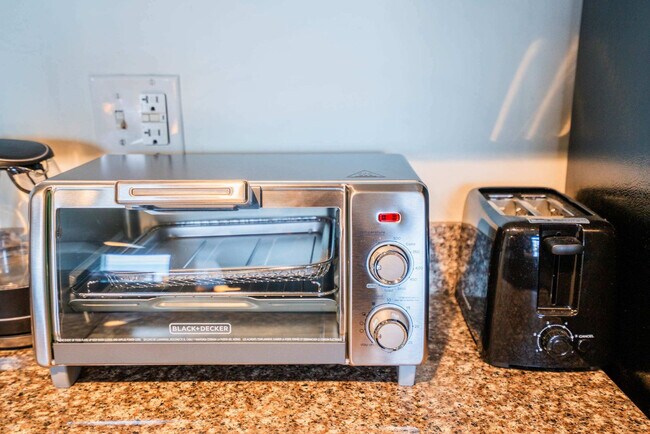 Building Photo - 333 E Roosevelt St