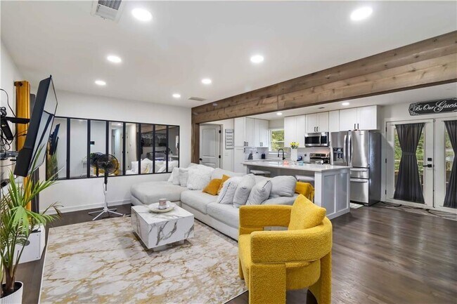 Building Photo - 2327 Young Rd