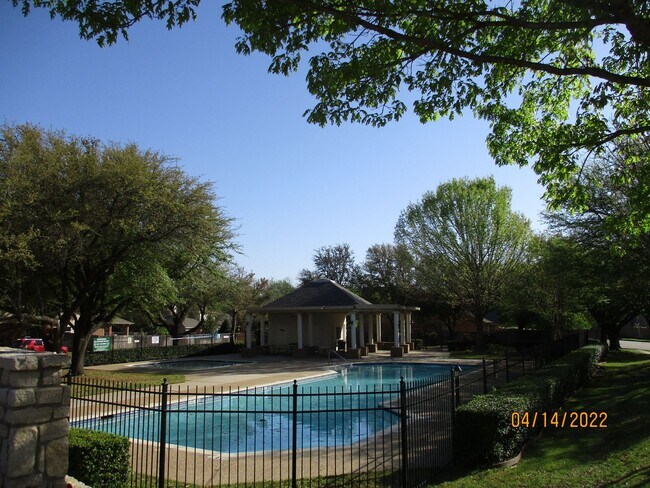 Building Photo - 2505 Mesa Glen Dr